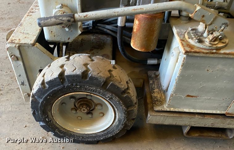 image for item JW9371 Sky Witch 2234E  scissor lift