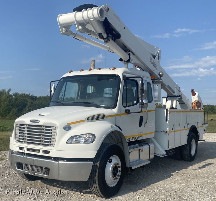 image for item JW9424 2010 Freightliner Business Class M2  bucket truck