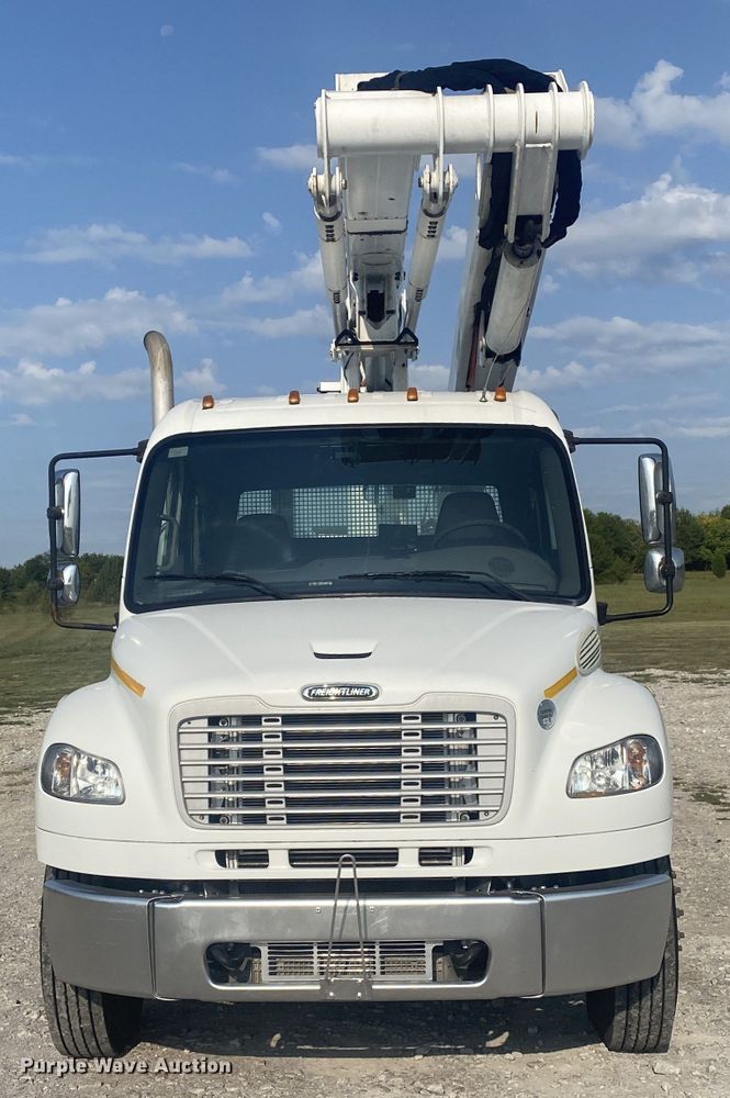 image for item JW9424 2010 Freightliner Business Class M2  bucket truck