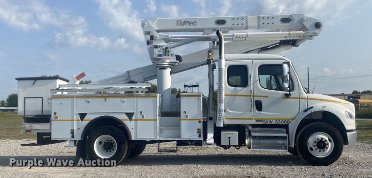 image for item JW9424 2010 Freightliner Business Class M2  bucket truck