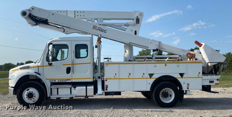 image for item JW9424 2010 Freightliner Business Class M2  bucket truck