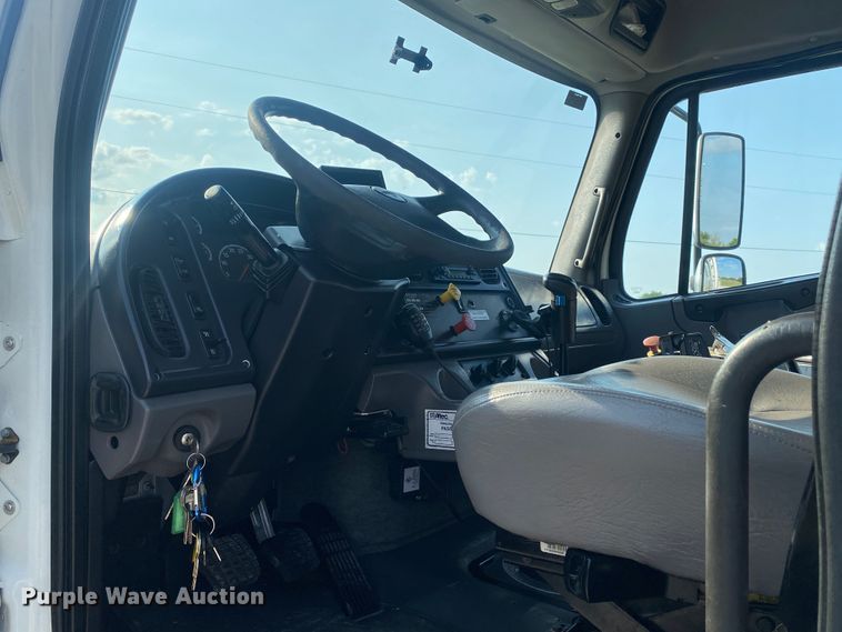 image for item JW9424 2010 Freightliner Business Class M2  bucket truck