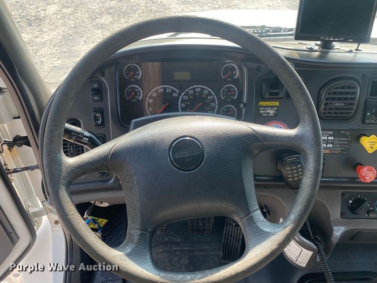 image for item JW9424 2010 Freightliner Business Class M2  bucket truck