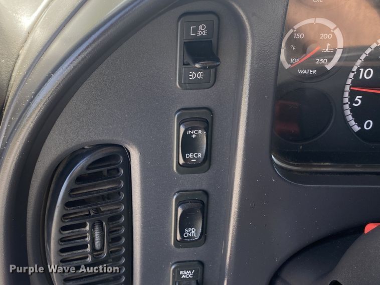 image for item JW9424 2010 Freightliner Business Class M2  bucket truck