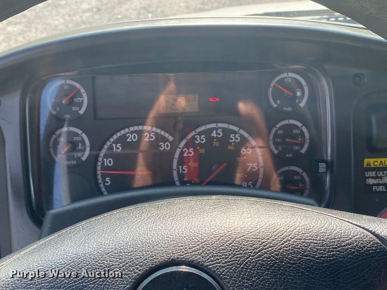 image for item JW9424 2010 Freightliner Business Class M2  bucket truck