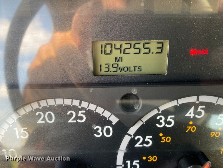 image for item JW9424 2010 Freightliner Business Class M2  bucket truck