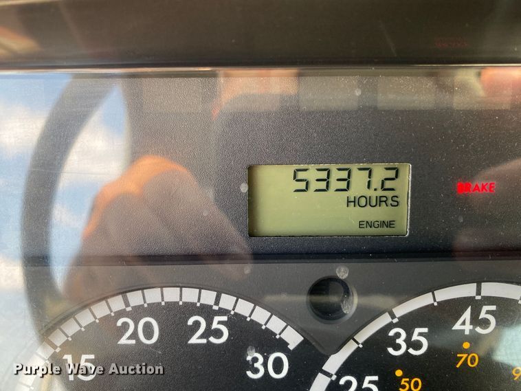 image for item JW9424 2010 Freightliner Business Class M2  bucket truck