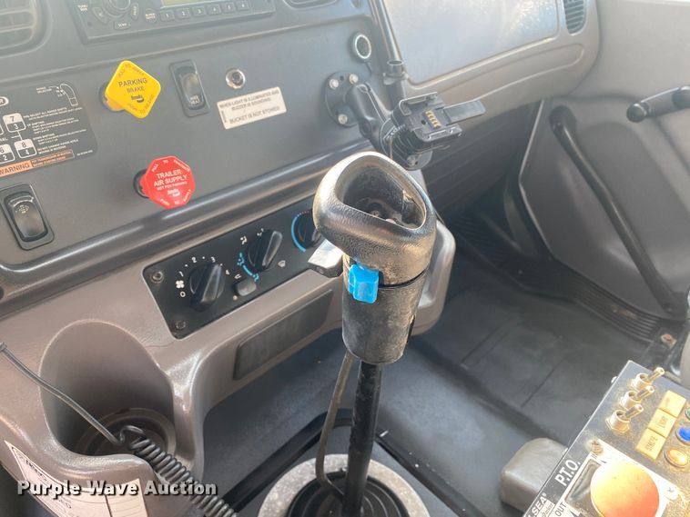 image for item JW9424 2010 Freightliner Business Class M2  bucket truck