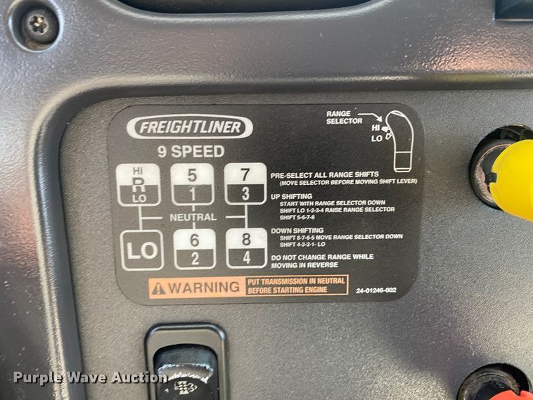 image for item JW9424 2010 Freightliner Business Class M2  bucket truck