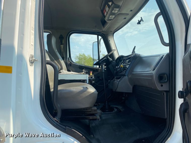 image for item JW9424 2010 Freightliner Business Class M2  bucket truck