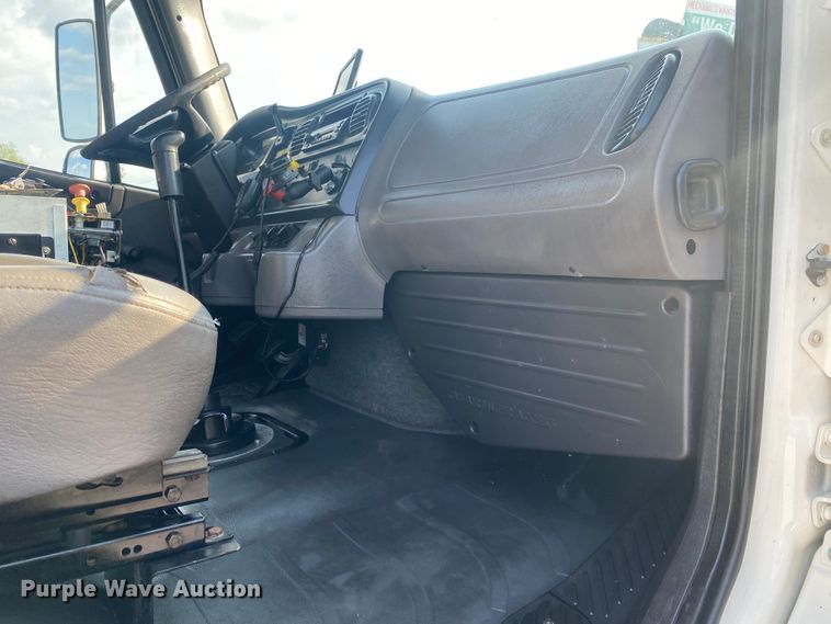 image for item JW9424 2010 Freightliner Business Class M2  bucket truck