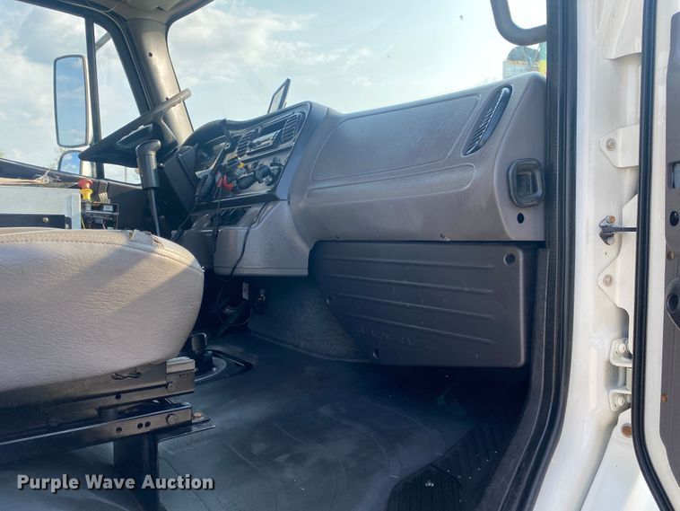 image for item JW9424 2010 Freightliner Business Class M2  bucket truck