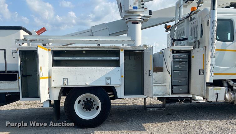 image for item JW9424 2010 Freightliner Business Class M2  bucket truck