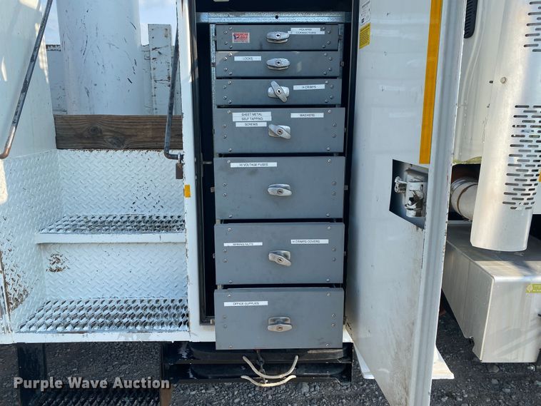 image for item JW9424 2010 Freightliner Business Class M2  bucket truck