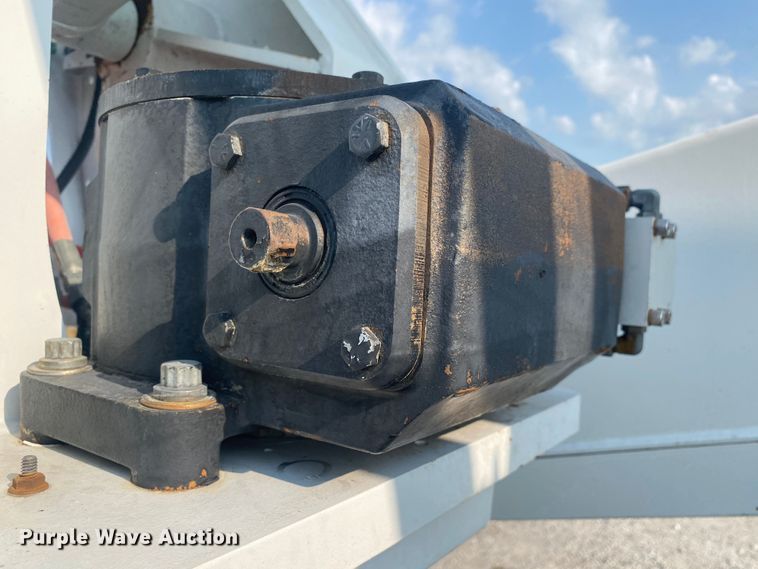 image for item JW9424 2010 Freightliner Business Class M2  bucket truck