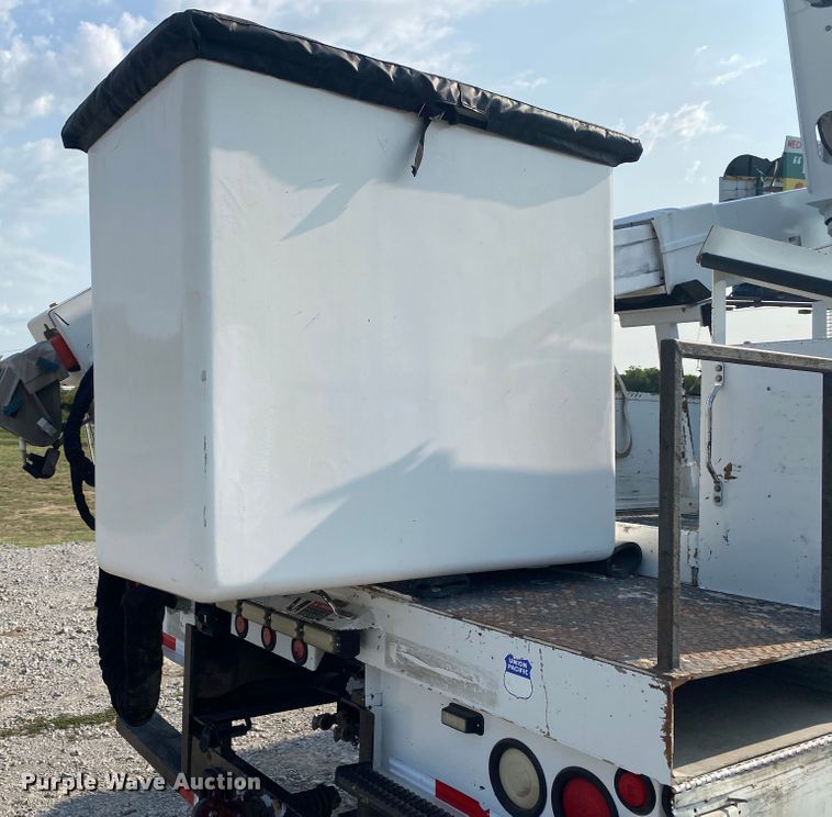 image for item JW9424 2010 Freightliner Business Class M2  bucket truck