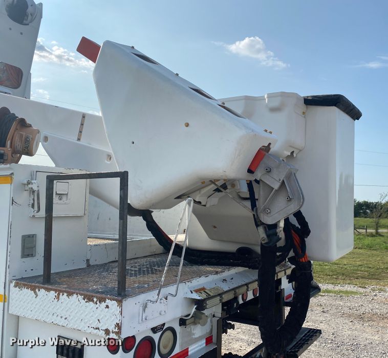 image for item JW9424 2010 Freightliner Business Class M2  bucket truck