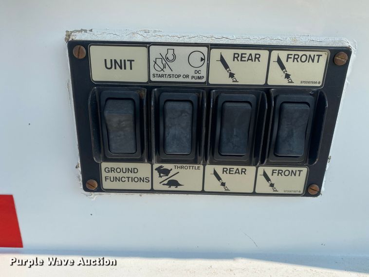 image for item JW9424 2010 Freightliner Business Class M2  bucket truck