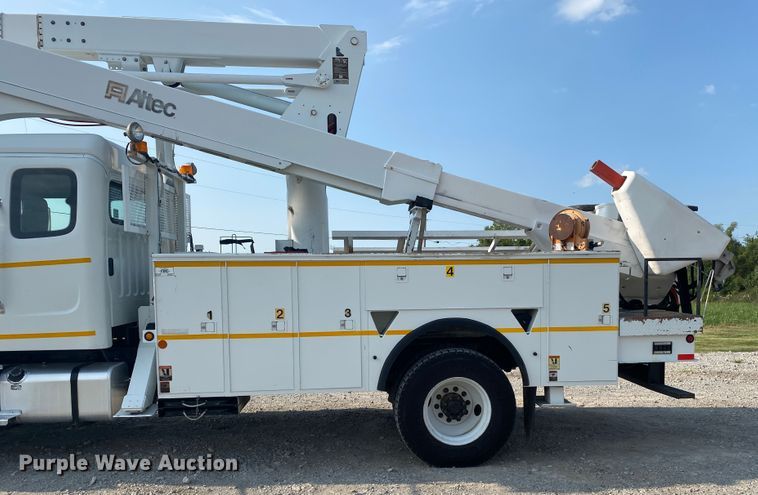 image for item JW9424 2010 Freightliner Business Class M2  bucket truck