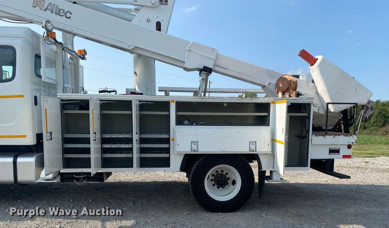 image for item JW9424 2010 Freightliner Business Class M2  bucket truck