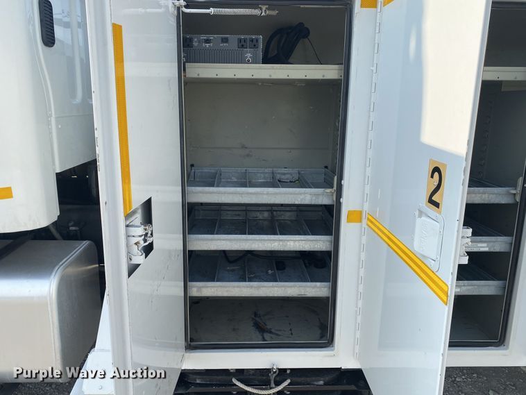 image for item JW9424 2010 Freightliner Business Class M2  bucket truck