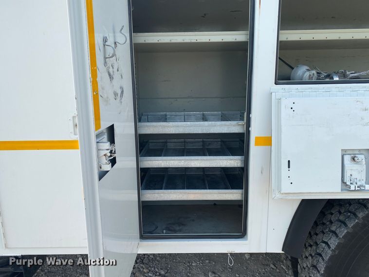 image for item JW9424 2010 Freightliner Business Class M2  bucket truck