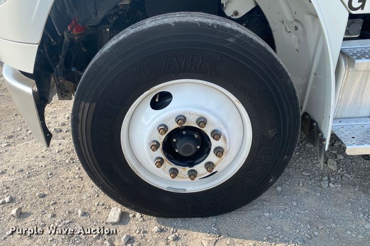 image for item JW9424 2010 Freightliner Business Class M2  bucket truck