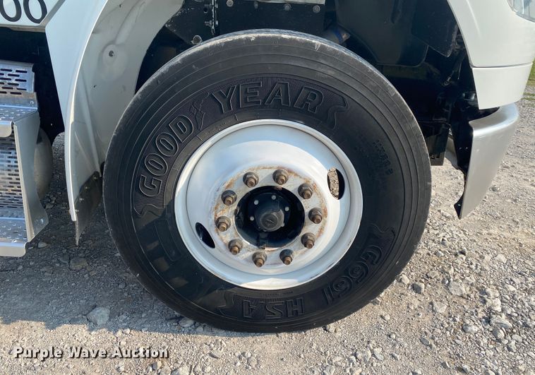 image for item JW9424 2010 Freightliner Business Class M2  bucket truck