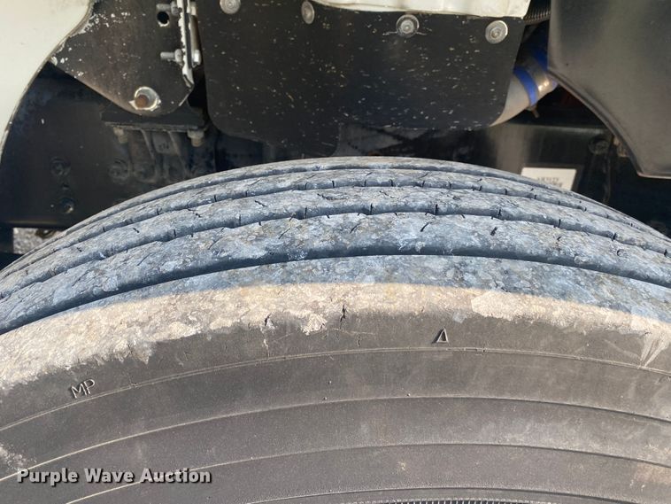 image for item JW9424 2010 Freightliner Business Class M2  bucket truck