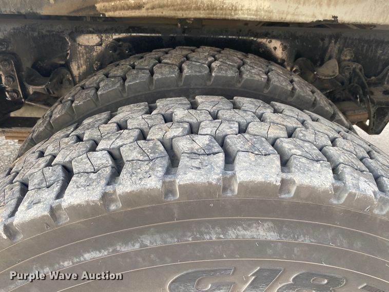 image for item JW9424 2010 Freightliner Business Class M2  bucket truck