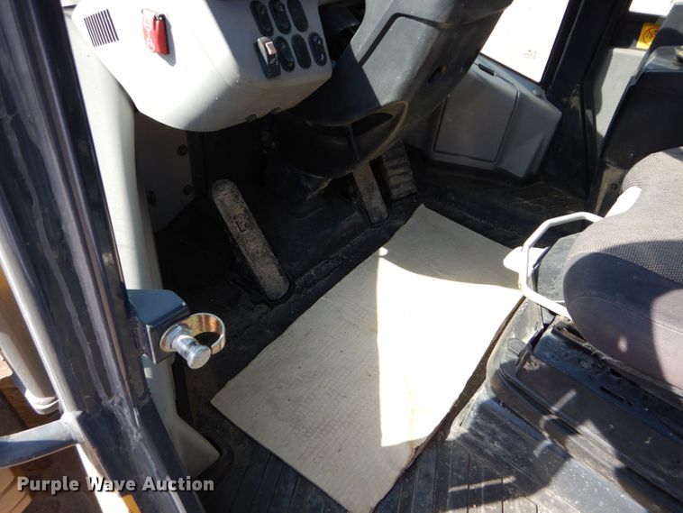 image for item JX9099 2014 Komatsu WA270-7  wheel loader