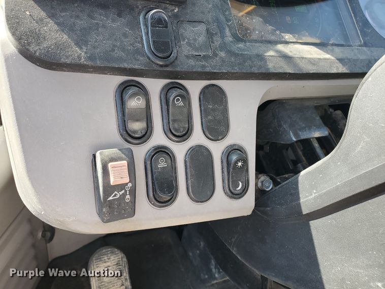 image for item JX9099 2014 Komatsu WA270-7  wheel loader