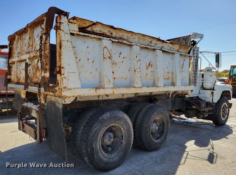 image for item JZ9077 1983 Mack DM492S  dump truck