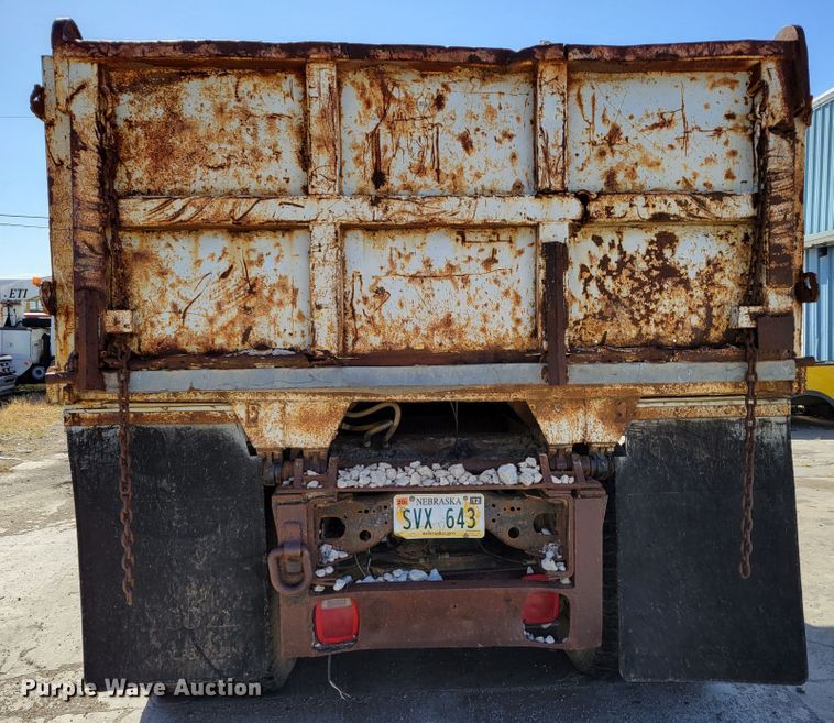 image for item JZ9077 1983 Mack DM492S  dump truck