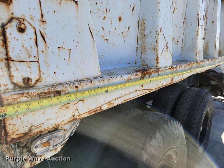 image for item JZ9077 1983 Mack DM492S  dump truck