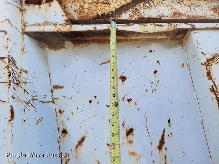 image for item JZ9077 1983 Mack DM492S  dump truck