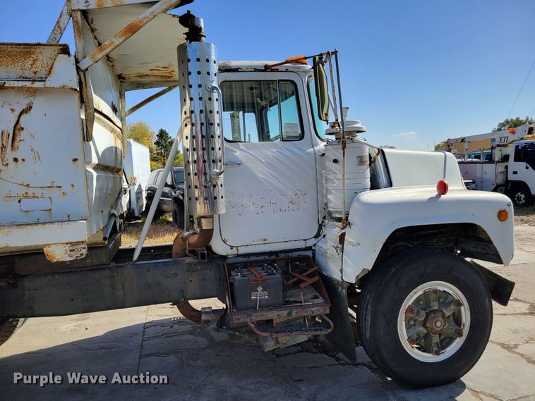 image for item JZ9077 1983 Mack DM492S  dump truck