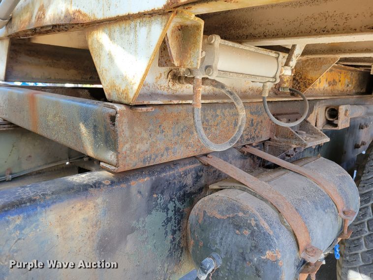 image for item JZ9077 1983 Mack DM492S  dump truck