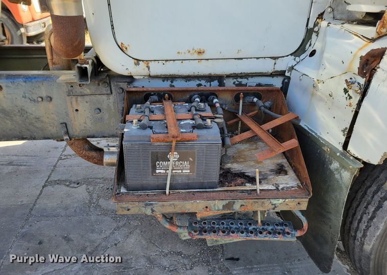 image for item JZ9077 1983 Mack DM492S  dump truck