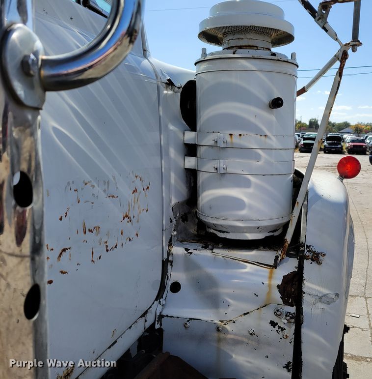 image for item JZ9077 1983 Mack DM492S  dump truck