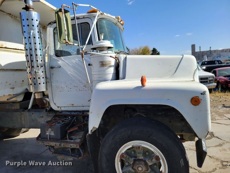 image for item JZ9077 1983 Mack DM492S  dump truck
