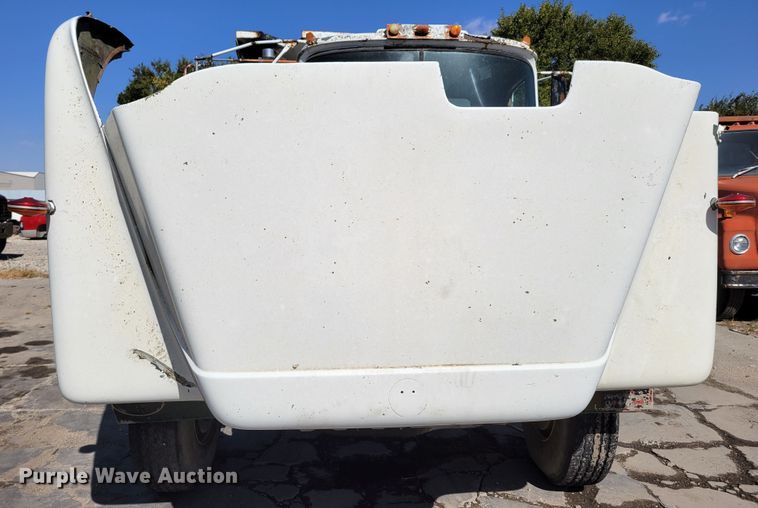 image for item JZ9077 1983 Mack DM492S  dump truck