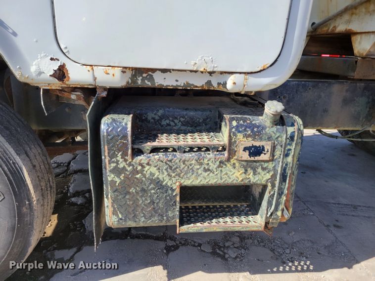 image for item JZ9077 1983 Mack DM492S  dump truck