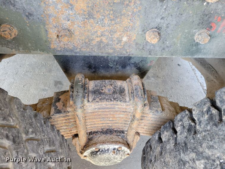 image for item JZ9077 1983 Mack DM492S  dump truck