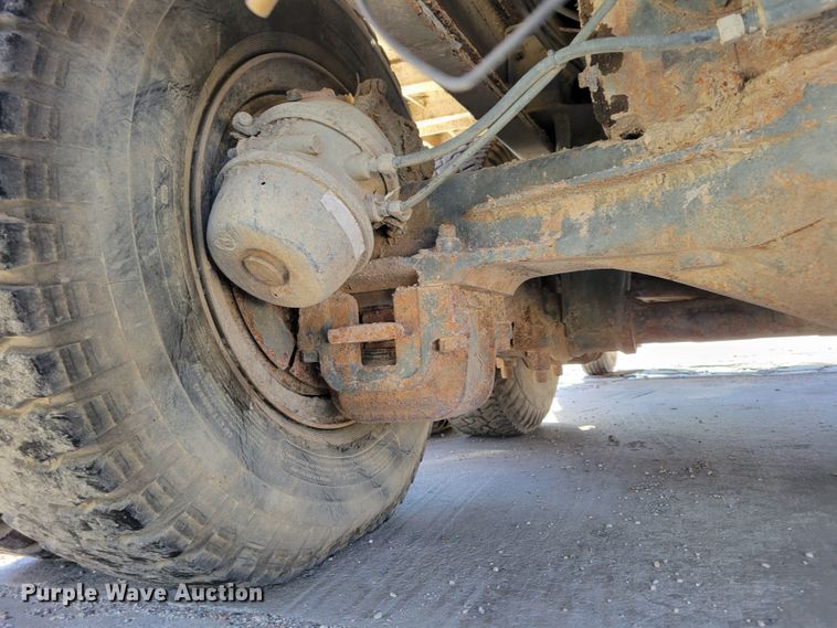 image for item JZ9077 1983 Mack DM492S  dump truck