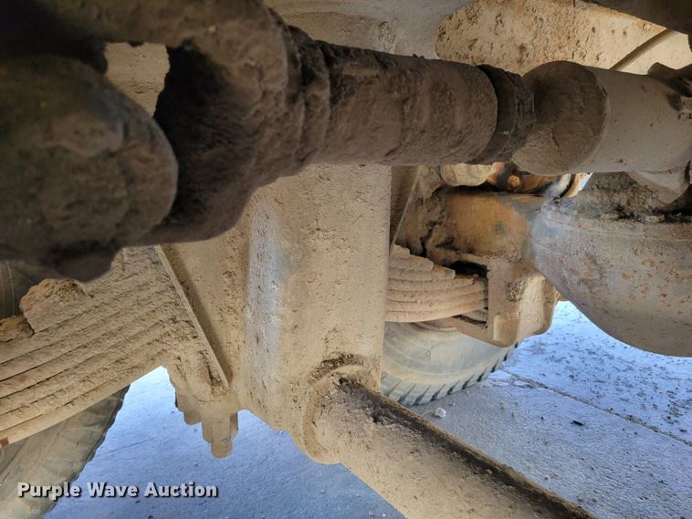 image for item JZ9077 1983 Mack DM492S  dump truck