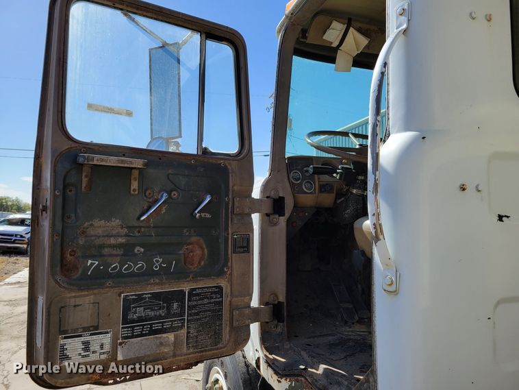 image for item JZ9077 1983 Mack DM492S  dump truck