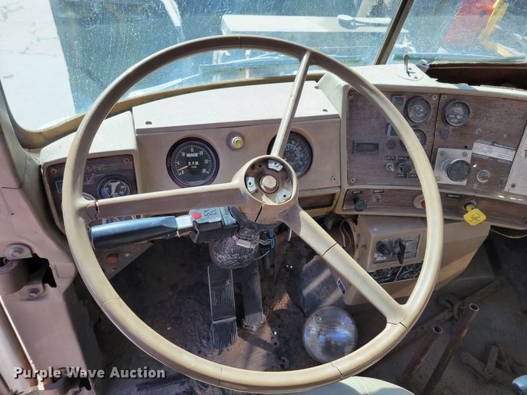 image for item JZ9077 1983 Mack DM492S  dump truck