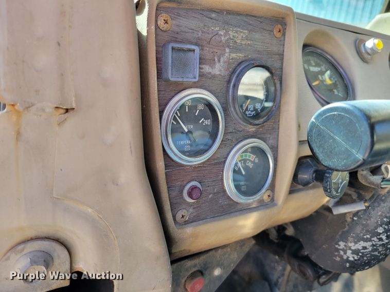 image for item JZ9077 1983 Mack DM492S  dump truck