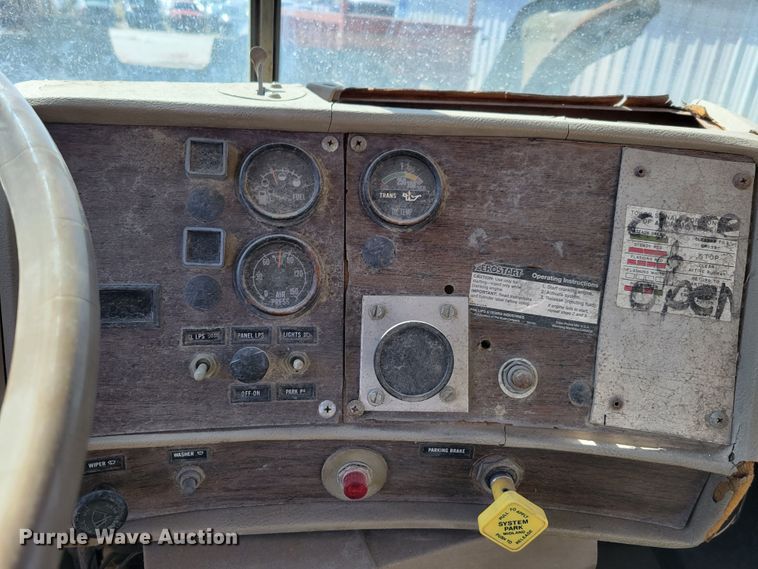 image for item JZ9077 1983 Mack DM492S  dump truck